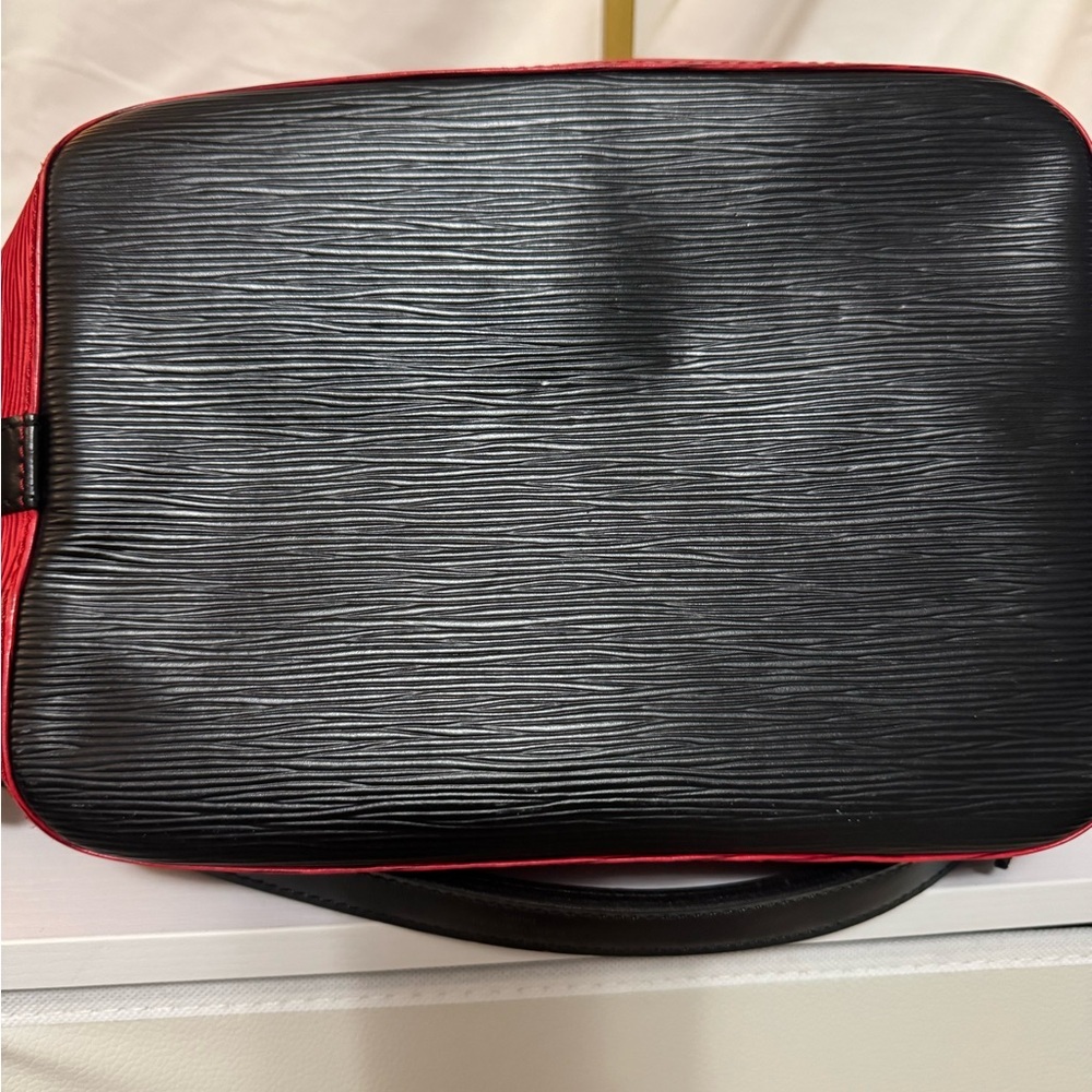 LOUIS VUITTON Epi Petit Noe Shoulder Bag - Picture 7 of 13